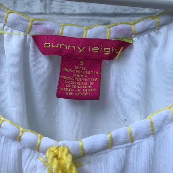 Sunny leigh size M Long Sleeve white top with yellow embroidery - Picture 3 of 5